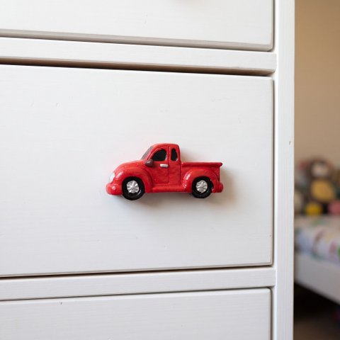 Puxador de Gaveta Caminhonete Vermelha em Resina 3 x 5 x 8 cm para Móveis de Quarto Infantil