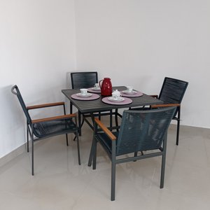 Conjunto - Mesa Quadrada com 1,00m de diâmetro com Quatro Cadeiras com Corda Náutica e Aplicação em 
