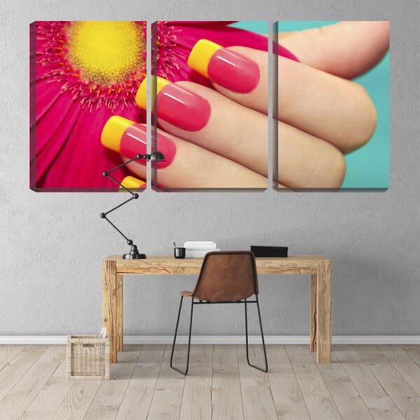 Quadro canvas 68x126 mão segurando a flor manicure - 2