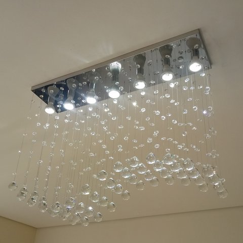 Lustre de Cristal para sala de jantar com 65cm de altura e base de inox espelhado de 70x18cm e 07 lâ