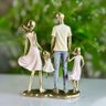 Escultura Familia Casal com Duas Meninas de Mãos Dadas - 3