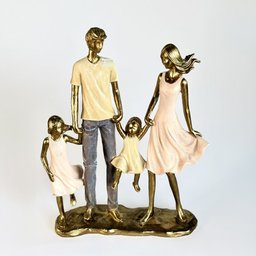 Escultura Familia Casal com Duas Meninas de Mãos Dadas - 1