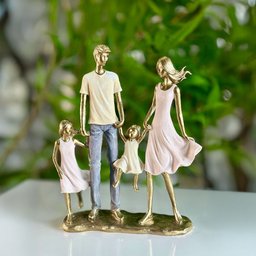 Escultura Familia Casal com Duas Meninas de Mãos Dadas - 2