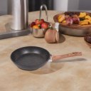 Ver imagem 7 de Frigideira Antiaderente com Fundo de Indução Multifuncional 20cm - Praticidade na Cozinha