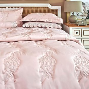 Colcha Queen com Almofada e Rolinho 400 Fios Marbella - Artelassê Rosé