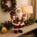 Ver imagem 1 de Papai Noel Decorativo Natalino 25cm com Casaco Xadrez Vermelho e Verde e Saco de Presentes Decorado