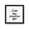 Quadro Decorativo em Tela Canvas Coisas Boas Acontecem Aqui Fundo Branco - 30x30cm (Moldura caixa em - 1