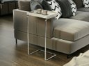 Ver imagem 1 de Apoio Lateral para Sofá Bandeja sem Espelho Porta Copos Base Metal Decoração de Sala - Off / Prata