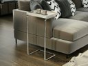 Ver imagem 3 de Apoio Lateral para Sofá Bandeja sem Espelho Porta Copos Base Metal Decoração de Sala - Off / Prata