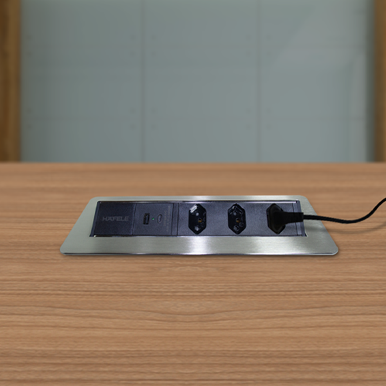 Tomada para Mesa de Escritório com USB Hafele - 5