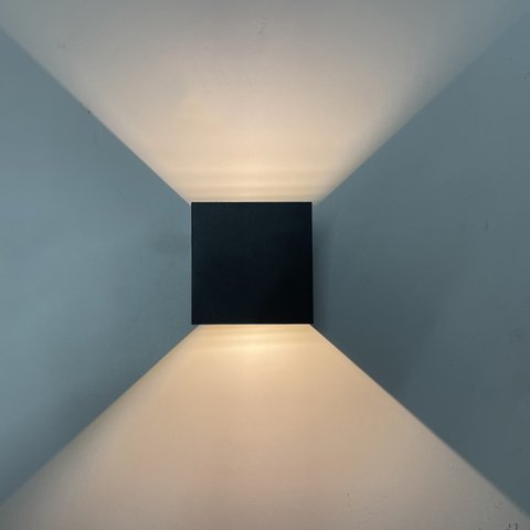 Arandela Led Navi Direcional 6w 3000k Branco Quente Bivolt Preto