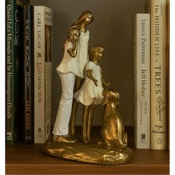 Escultura Estatua Alto Padrão Amor Mãe Casal de Filhos e Pet - 6