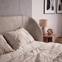 Ver imagem 7 de Cabeceira Estofada Alure para Cama Queen de 160cm Orgânica Curva Courissimo Bege - Desk Design