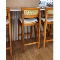 Banqueta Alta Vicent Madeira Maciça com Assento Estofado Curvo e Encosto em Palha Sextavada - 3