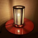 Ver imagem 1 de Luminária De Mesa Sala De Estar Rustica Em Madeira E Fibra