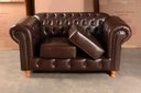 Ver imagem 4 de Conjunto Sofá E Poltrona Luís Xv Chesterfield Capitonê Retrô - Couríssimo Marrom Café
