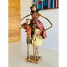 Escultura Mãe e Filhos. Artesanal. Feito à mão. Papietagem - 3