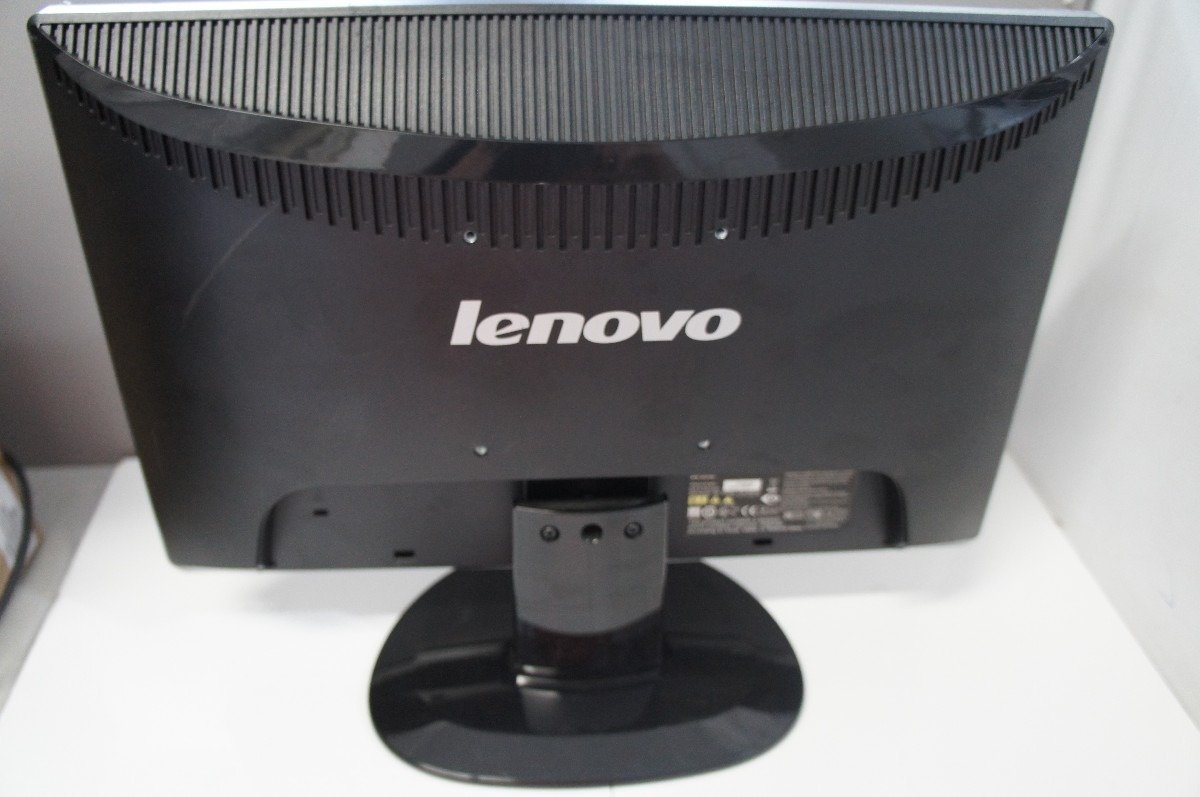 Monitor 18,5 Polegadas Lenovo D1960WA - 2