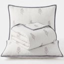 Ver imagem 1 de Kit Cobre Leito Charme Casal Percal 300 Fios Colcha Bordado Floral Localizado 3 Peças Cinza