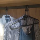 Ver imagem 5 de Cabide Antifurto Fixo Hotel Preto Clássico Inteligente de Roupas Alças 44,5cm Cinquetti