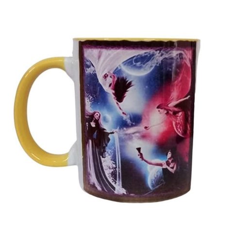 CANECA DE CERAMICA BRANCA RESINADA COM ALÇA E INTERIOR AMARELA (FADAS)