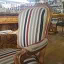 Ver imagem 3 de Poltrona Clássica em Madeira Luis XV com Estofado Listrado