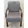 Poltrona Decorativa Santa Rita Suede com Braço de Maderia Cinza - 4