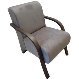 Poltrona Decorativa Santa Rita Suede com Braço de Maderia Cinza - 2