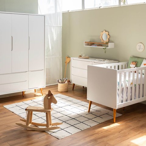 Kit Quarto Theo com Pés Retrô Mel - Berço + Cômoda 3 Gavetas e 1 Porta + Guarda-roupa 3 Portas - Bra