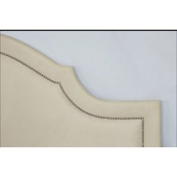 Cabeceira Casal Curva Luxo Estofada 140x60 - Suede Bege - Tachas Cromadas - 2