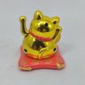 Maneki Neko Gato da Sorte Dourado 7,5 Cm Energia Solar - 2