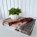 Ver imagem 2 de Decoração livro fake + vaso cachepot branco + enfeite colar