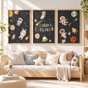 Ver imagem 1 de Kit 3 Quadros Infantil Astronauta Espaço Quarto Bebê Menino Menina 40x60 Moldura Madeira NO2