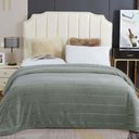 Ver imagem 2 de Cobertor Manta Fluffy Casal Queen 2,40m X 2,20m Listras Super Macio - Cinza