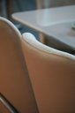 Ver imagem 5 de Kit 8 Cadeiras de Jantar Linho Areia com Courino Caramelo
