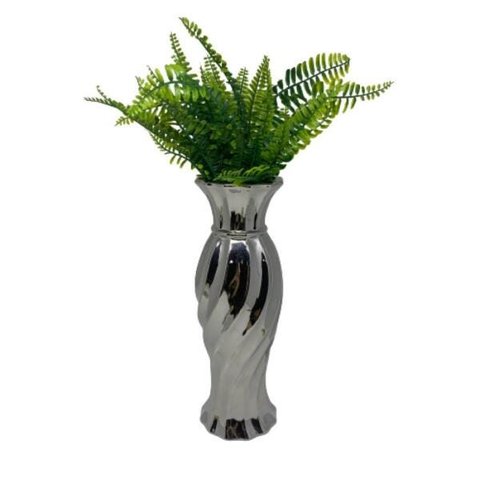 Vaso alto trabalhado prata com samambaia artificial