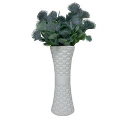 Vaso alto branco trabalhado com planta - 1