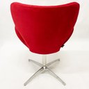 Ver imagem 5 de Poltrona Decorativa SWAN capitonê cor vermelho base alumínio giratória - Poltronas do Sul
