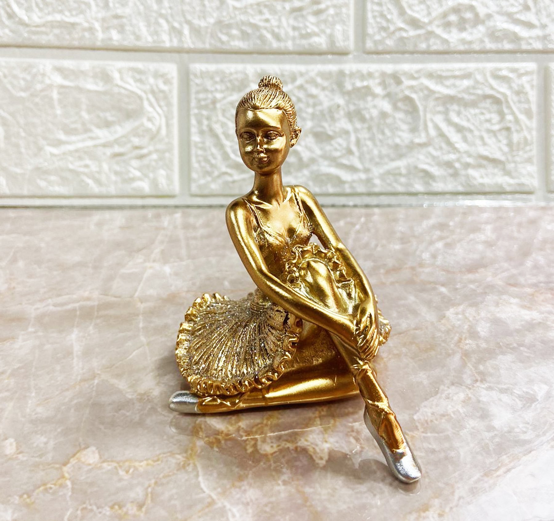 Bailarina Sentada Estatueta Enfeite Dourado Resina 9 Cm - 5