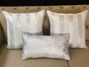 Ver imagem 3 de Kit 3 Almofadas Luxo Listrado e Geométrico Branco e Prata Sua Casa Decor Kit 3 Almofadas Composê Bra