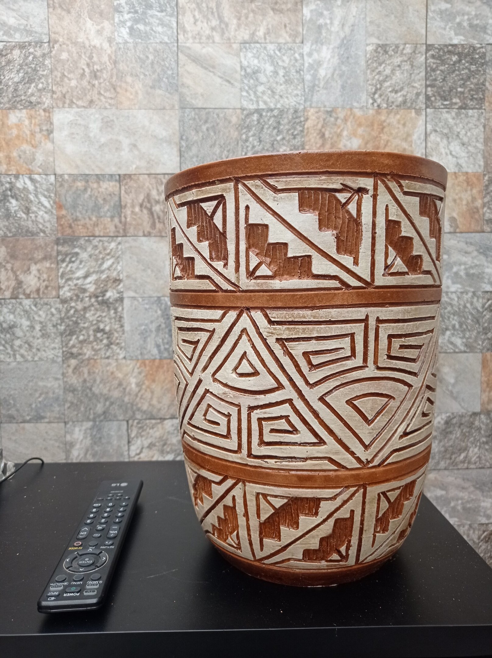 Vaso Grande em Cerâmica Estilo Marajoara DEC124 | MadeiraMadeira