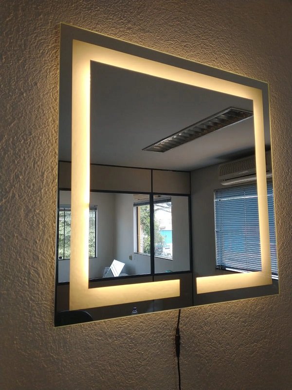 Espelho LED Quente Quadrado Iluminado Jateado - 60x60cm - 2