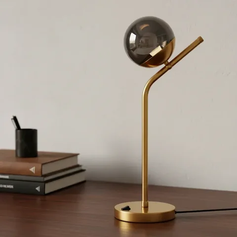 Abajur Luminaria de Mesa Moderno Michelle Inclinado Globo 10cm Decoração Casa Sala Quarto Escritório