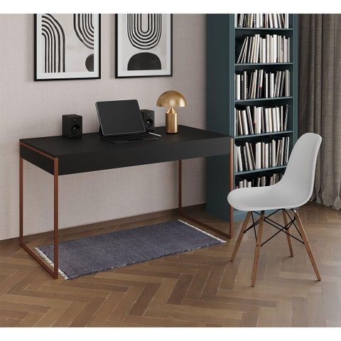Mesa de Escritório Industrial Malta Preta 137x53cm Base Cobre com 1 Cadeira Branca Eames Eiffel
