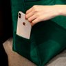 Almofada Para Cabeceira Encosto Apoio Lombar Spot 90cm com Porta Celular Suede - Desk Design - Verde - 6