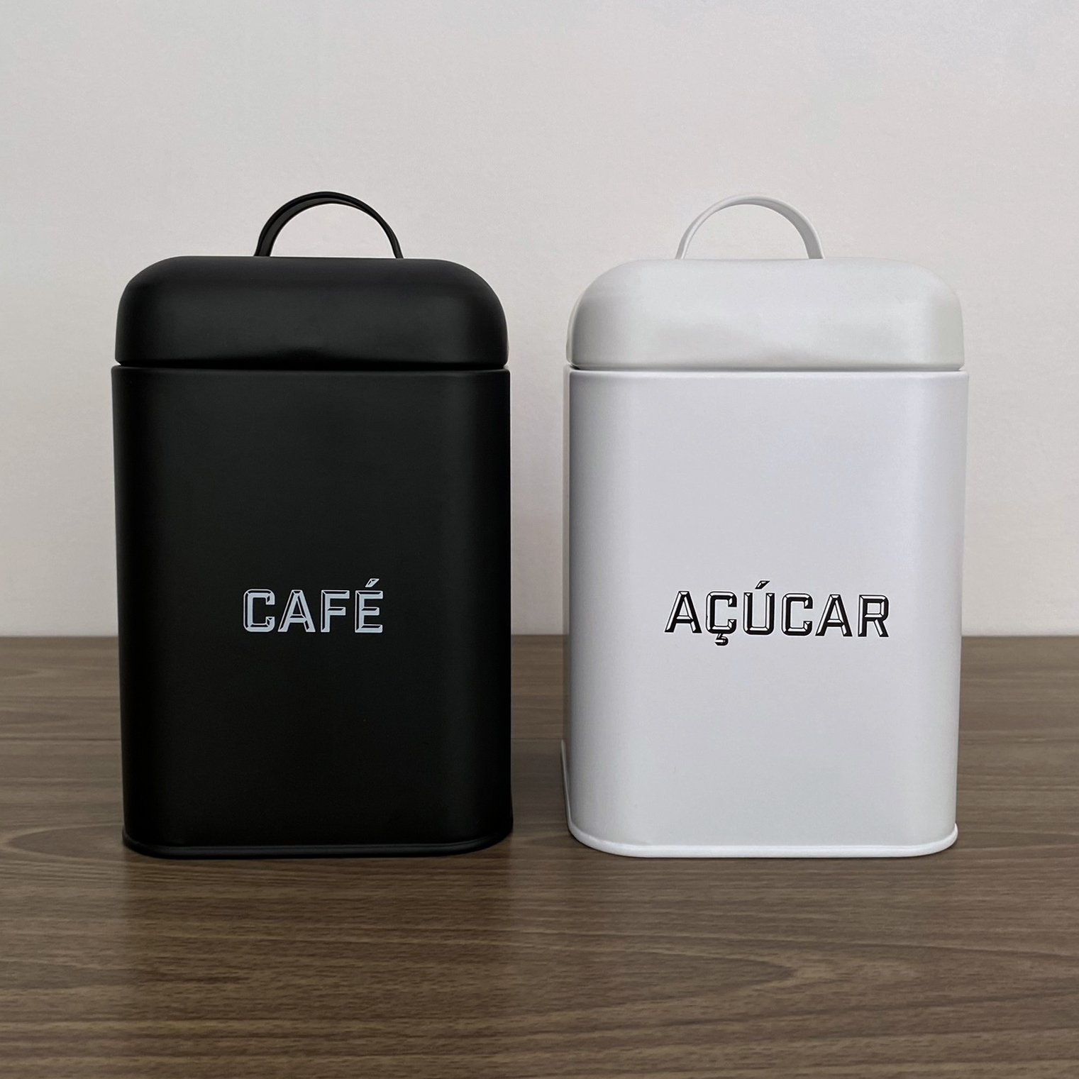 Kit 2 Latas de Café e Açúcar Retrô Preta e Branca com Tampa - 1