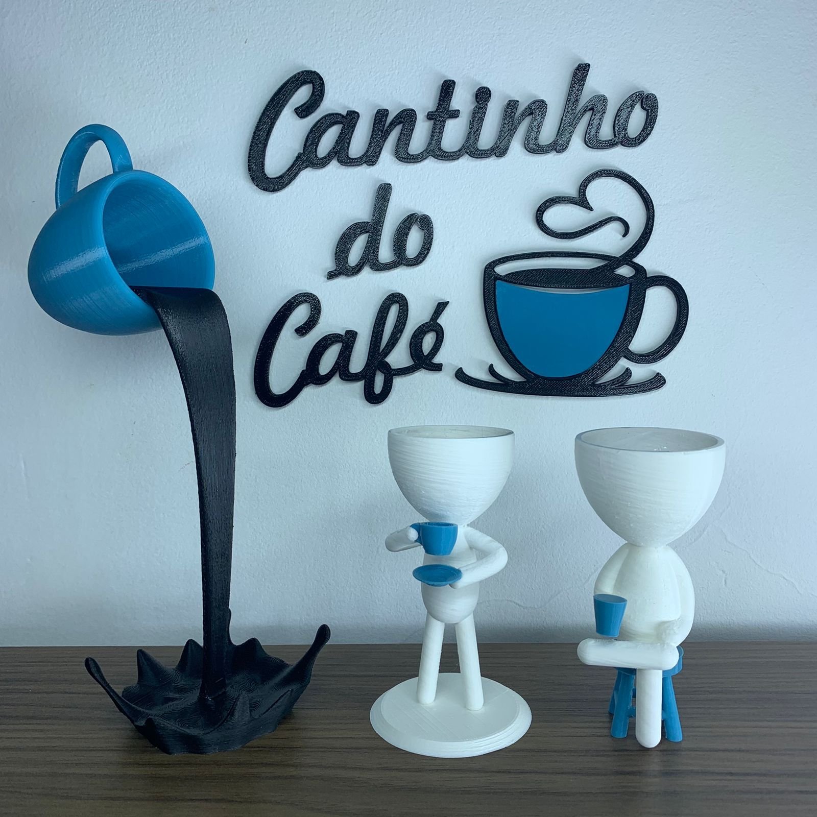 Kit Decorativo Cantinho do Café - Robert Plant Xícara Flutuante e Letreiro - Branco com Azul