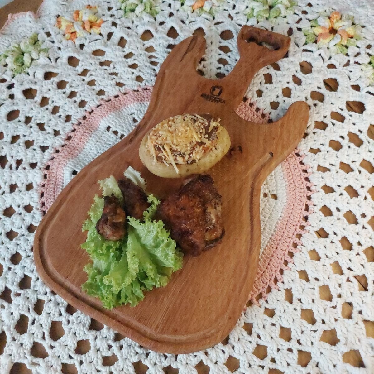 Tábua gourmet de churrasco cozinha guitarra madeira maciça - 9