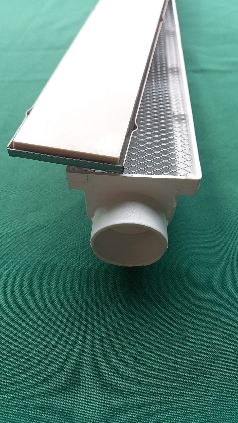 Ralo Linear Invisível 6x50 modelo Cola Piso Porcelanato com Tela Anti Insetos e Coletor Branco - Fic - 9