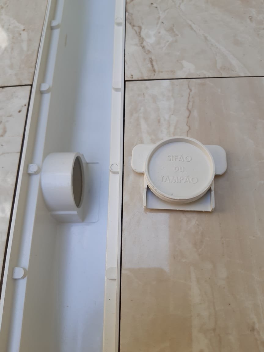 Ralo Linear Invisível 6x50 modelo Cola Piso Porcelanato com Tela Anti Insetos e Coletor Branco - Fic - 10